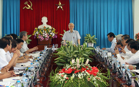 ທ່ານເລຂາທິການໃຫຍ່ຫງວຽນຟຸ໋ຈ້ອງ ຢ້ຽມຢາມ ແລະ ເຮັດວຽກຢູ່ແຂວງ ດົງນາຍ